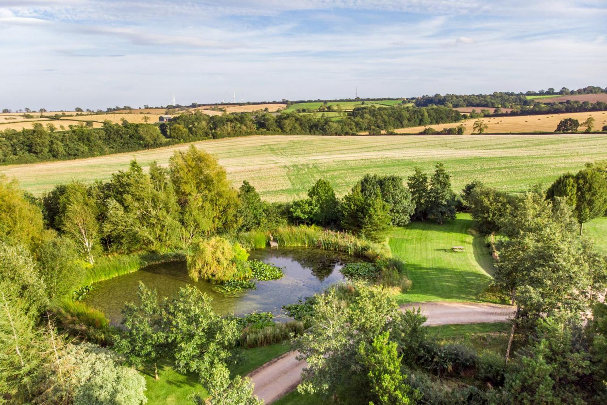Отель 14 Acres - Luxury Countryside Retreats Маркет-Харборо Экстерьер фото