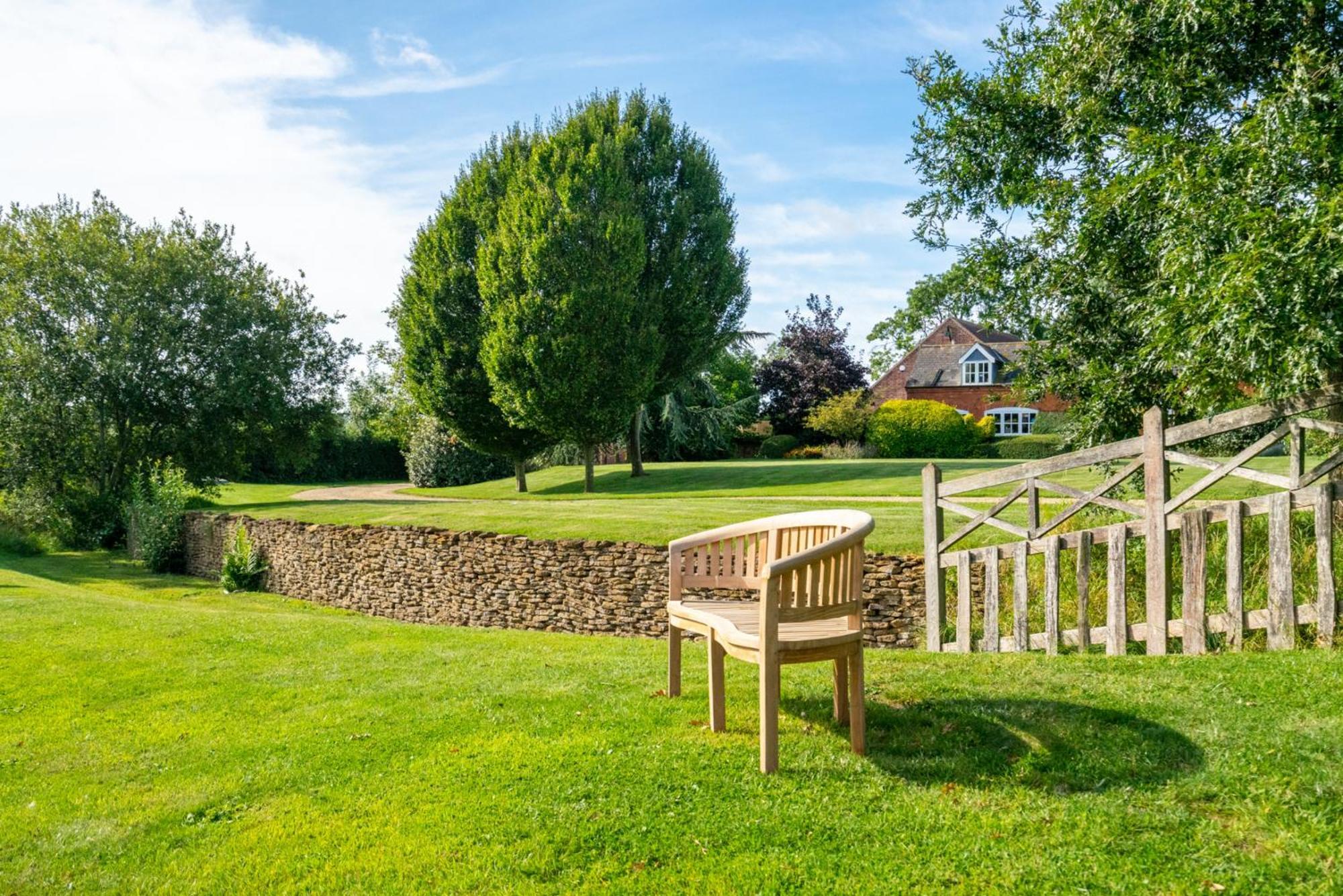 Отель 14 Acres - Luxury Countryside Retreats Маркет-Харборо Экстерьер фото