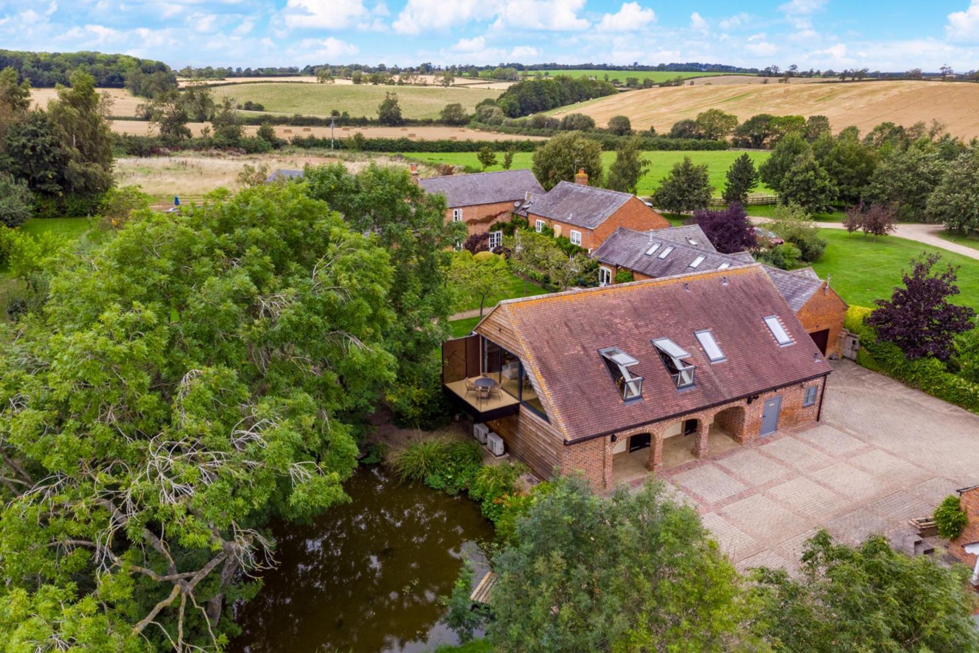 Отель 14 Acres - Luxury Countryside Retreats Маркет-Харборо Экстерьер фото